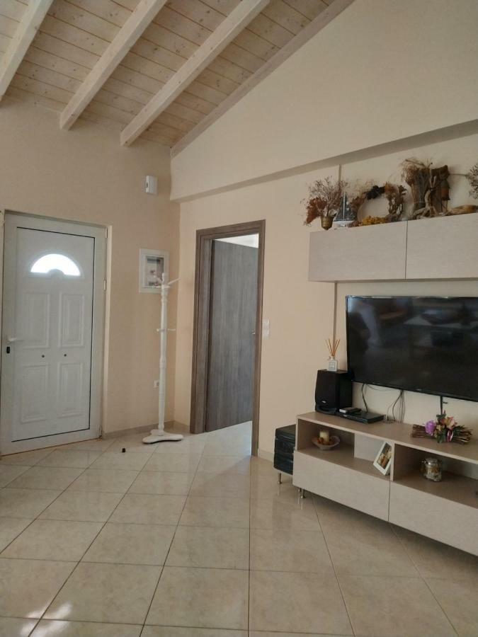 Alexandra Apartment Artemida  Ngoại thất bức ảnh